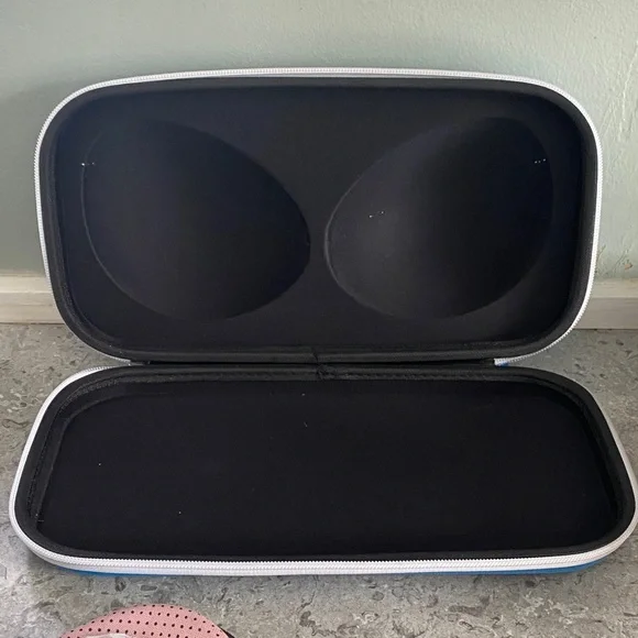 Blue and Pink Bra Travel Cases - Picture 3 of 6